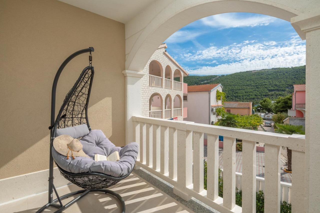 Villa Authentica With Heated Pool Grebastica Exterior photo
