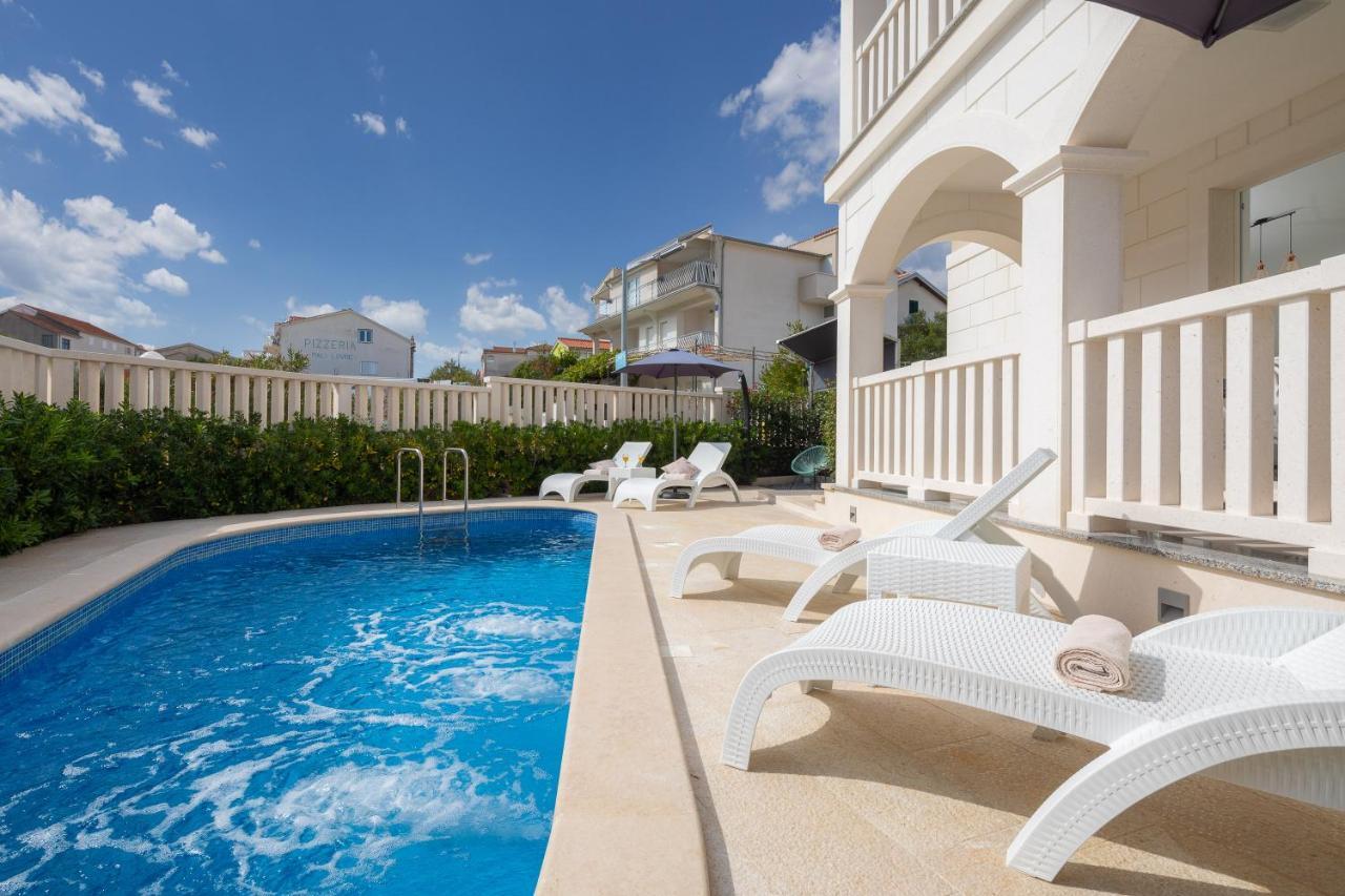 Villa Authentica With Heated Pool Grebastica Exterior photo